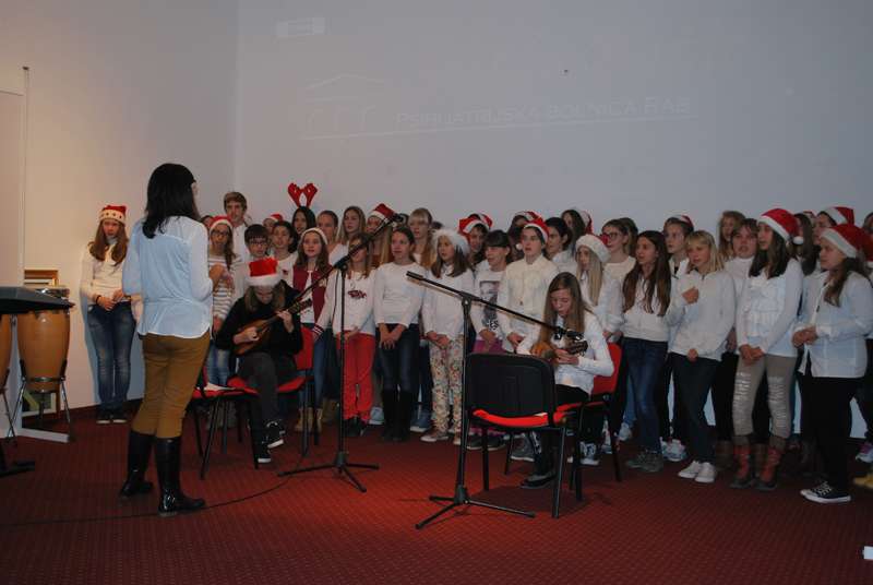 Blagdanska priredba učenika osnovne škole - 