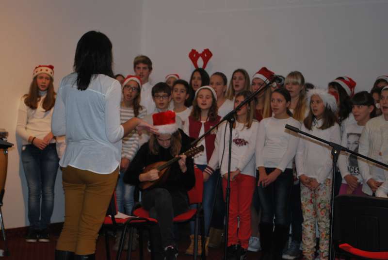 Blagdanska priredba učenika osnovne škole - 
