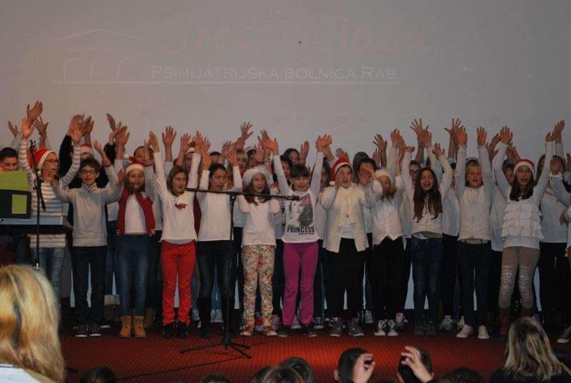 Blagdanska priredba učenika osnovne škole