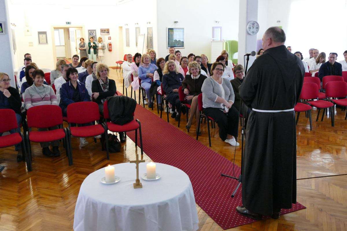 Posjet Oca biskupa fra Ivice Petanjaka Psihijatrijskoj bolnici Rab - 