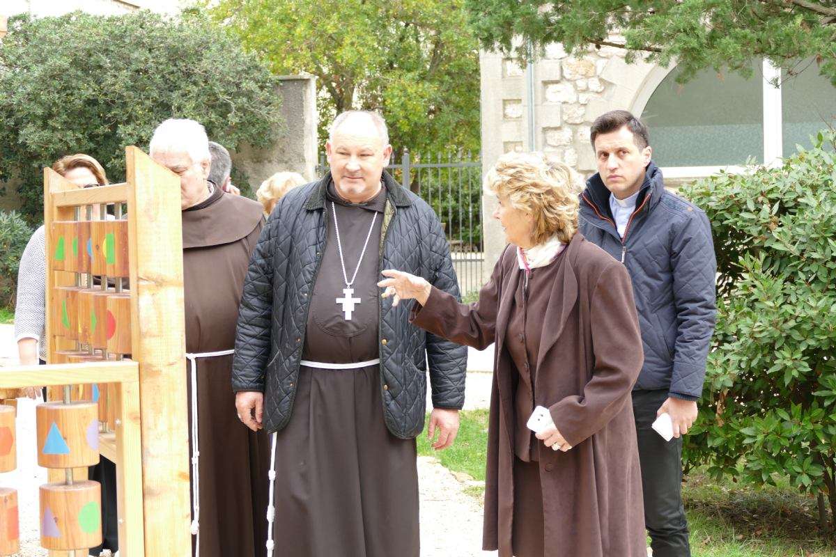 Posjet Oca biskupa fra Ivice Petanjaka Psihijatrijskoj bolnici Rab - 