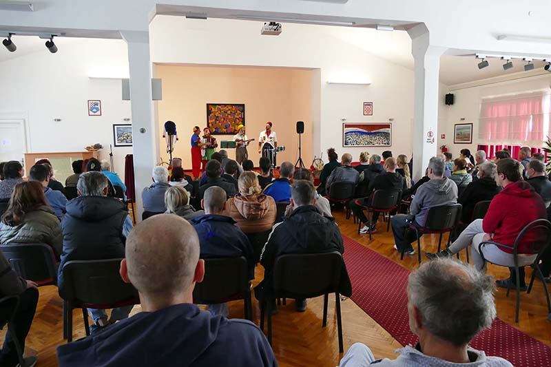 CRVENI NOSOVI priredili su pravu feštu za pacijente i djelatnike Županijske specijalne bolnice Insula