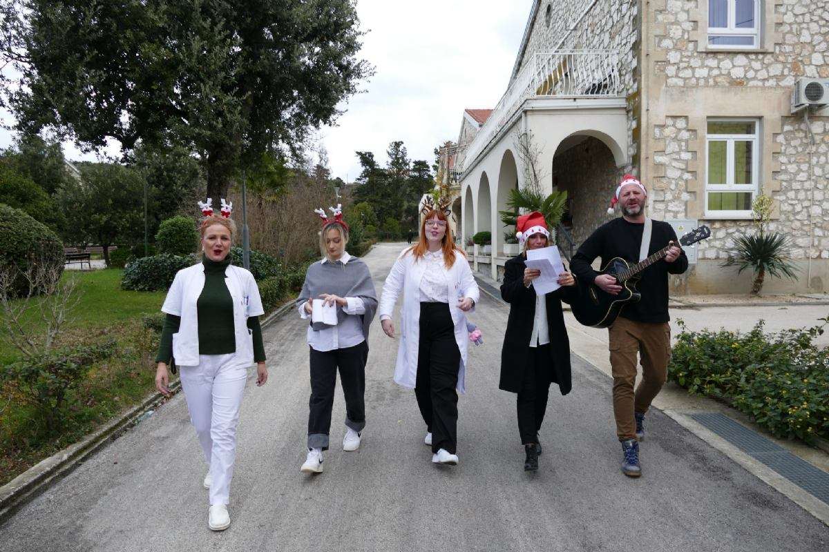 Pjesmom ususret blagdanima - 